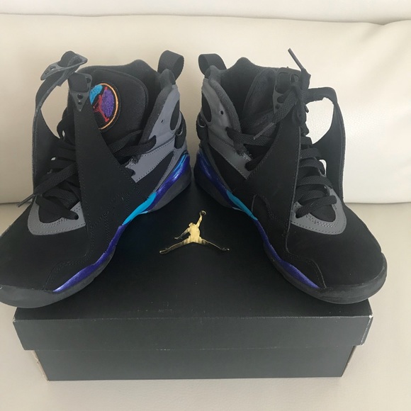 black retro 8s